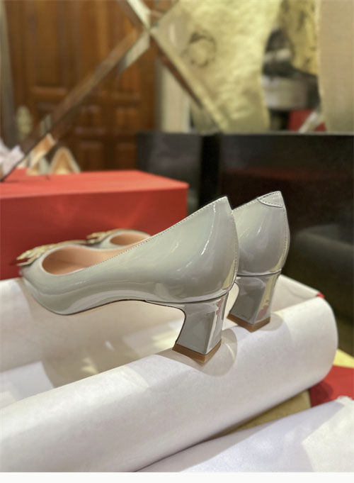 로저 비비에 트럼펫 메탈 버클 펌프스4.5cm - 상세 이미지